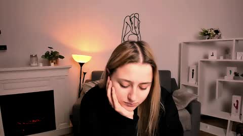 Lily online show from April 10, 2026, 9:19 pm