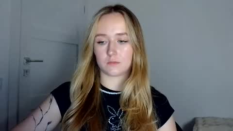 Snapshot of lulu_baby1 chatting on April 23, 2026, 7:38 pm Lulu Baby18 online show from April 23, 2026, 7:38 pm