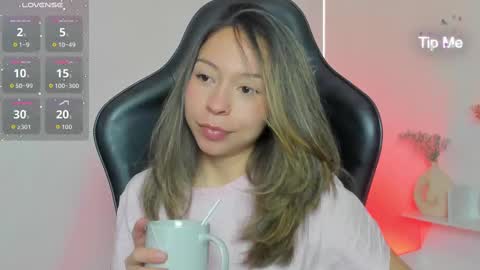 luluuberry online show from November 19, 2025, 10:59 am