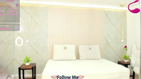 luminous__queen online show from February 9, 2025, 2:06 am