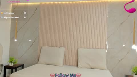 luminous__queen online show from March 12, 2025, 3:46 am