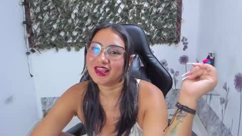 Luna  online show from December 3, 2025, 9:35 pm