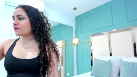 Snapshot of luna__vegga chatting on May 4, 2026, 5:53 pm Luna online show from May 4, 2026, 5:53 pm