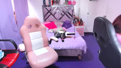 luna_analya online show from May 25, 2026, 8:04 pm