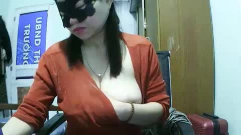 luna_beauty25 online show from March 16, 2026, 9:52 pm