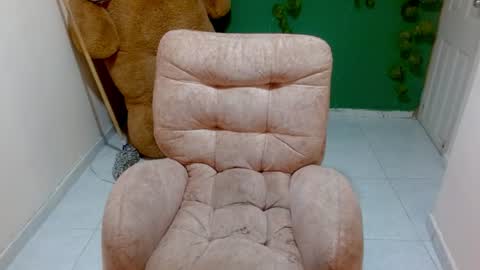 luna_bella882689 online show from June 25, 2026, 5:06 pm