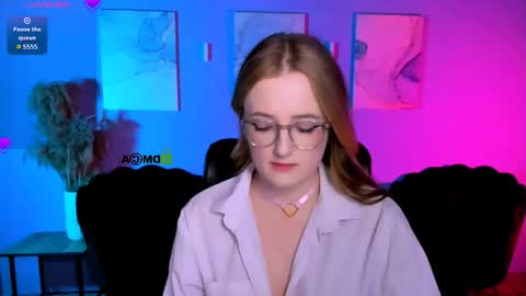 luna_berryy online show from March 4, 2026, 8:26 pm