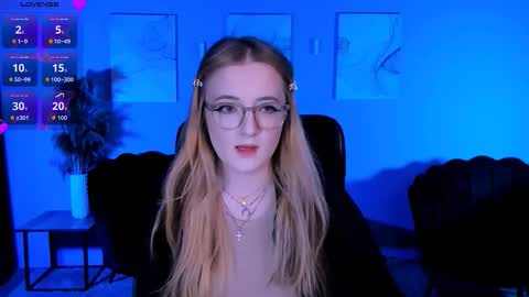 luna_berryy online show from March 14, 2026, 8:25 pm