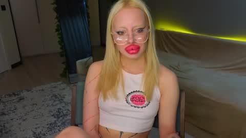 luna_beverly online show from May 12, 2026, 11:57 pm