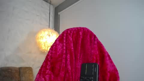 LUNA online show from April 21, 2026, 9:28 pm