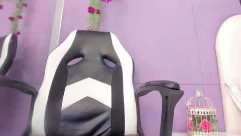 luna_bradley_ online show from February 24, 2026, 12:25 pm