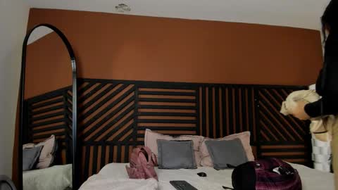 luna_cute14 online show from March 8, 2026, 2:04 am