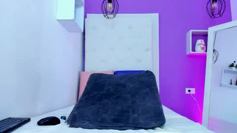 Luna online show from November 18, 2025, 8:57 pm