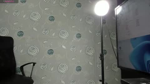 Luna Eva online show from February 5, 2026, 4:00 pm