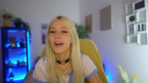 Snapshot of luna_grace18 chatting on August 3, 2026, 4:55 pm luna_grace18 online show from August 3, 2026, 4:55 pm