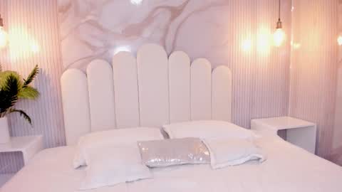 luna_hot_ass online show from December 5, 2025, 3:41 pm