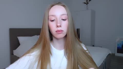 Snapshot of luna_insanity chatting on January 19, 2025, 8:30 pm Luna online show from January 19, 2025, 8:30 pm