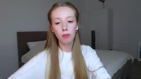 Snapshot of luna_insanity chatting on March 8, 2025, 1:28 am Luna online show from March 8, 2025, 1:28 am