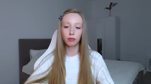 Snapshot of luna_insanity chatting on September 14, 2025, 7:57 pm Luna online show from September 14, 2025, 7:57 pm