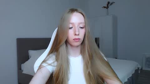 Snapshot of luna_insanity chatting on September 24, 2025, 8:45 pm Luna online show from September 24, 2025, 8:45 pm