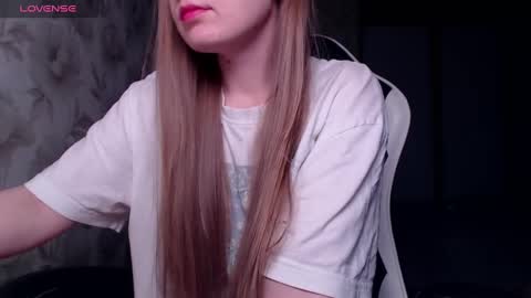 Snapshot of luna_loveisgood chatting on December 6, 2024, 3:22 pm Luna online show from December 6, 2024, 3:22 pm