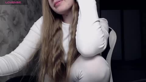 Snapshot of luna_loveisgood chatting on December 12, 2024, 8:21 pm Luna online show from December 12, 2024, 8:21 pm