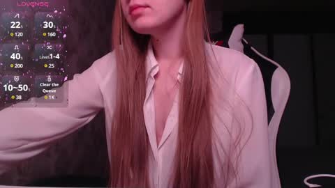 Snapshot of luna_loveisgood chatting on December 19, 2024, 9:40 am Luna online show from December 19, 2024, 9:40 am