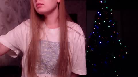 Snapshot of luna_loveisgood chatting on December 26, 2024, 10:20 pm Luna online show from December 26, 2024, 10:20 pm