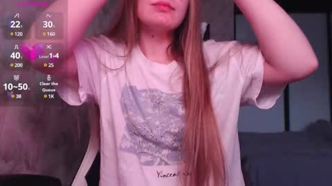 Snapshot of luna_loveisgood chatting on January 16, 2025, 5:11 am Luna online show from January 16, 2025, 5:11 am