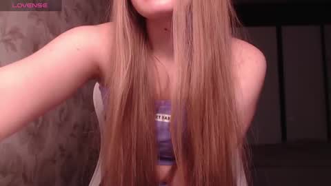 Snapshot of luna_loveisgood chatting on January 17, 2025, 2:18 am Luna online show from January 17, 2025, 2:18 am