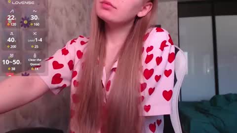 Snapshot of luna_loveisgood chatting on February 6, 2025, 7:56 am Luna online show from February 6, 2025, 7:56 am