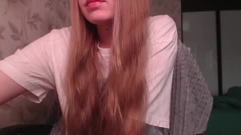 Snapshot of luna_loveisgood chatting on February 22, 2025, 8:29 am Luna online show from February 22, 2025, 8:29 am