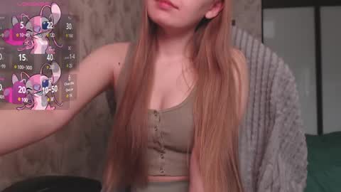 Snapshot of luna_loveisgood chatting on March 5, 2025, 5:29 am Luna online show from March 5, 2025, 5:29 am