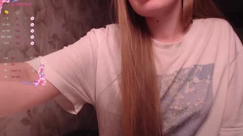 Snapshot of luna_loveisgood chatting on October 14, 2025, 9:26 pm Luna online show from October 14, 2025, 9:26 pm