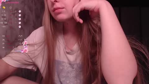 Snapshot of luna_loveisgood chatting on October 15, 2025, 8:42 pm Luna online show from October 15, 2025, 8:42 pm