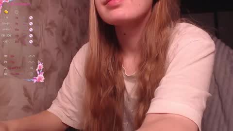 Snapshot of luna_loveisgood chatting on October 19, 2025, 9:15 pm Luna online show from October 19, 2025, 9:15 pm