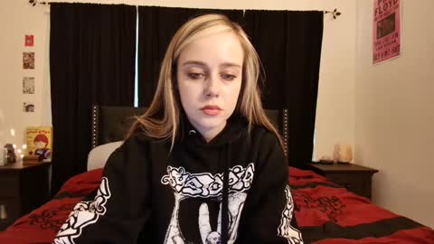 Snapshot of luna_lovelyy chatting on January 8, 2025, 12:06 am Luna online show from January 8, 2025, 12:06 am