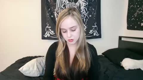 Snapshot of luna_lovelyy chatting on September 21, 2025, 9:16 pm Luna online show from September 21, 2025, 9:16 pm