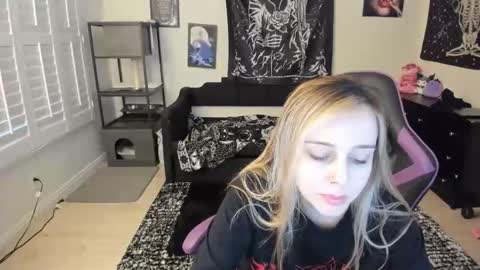 Luna online show from March 15, 2026, 12:38 am