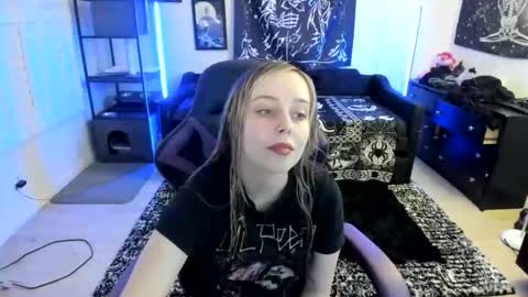 Luna online show from April 20, 2026, 2:14 am