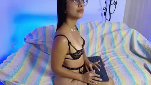 Lunaa online show from June 19, 2026, 1:48 pm