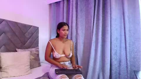luna_queen7 online show from April 25, 2026, 1:41 pm