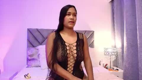 luna_queen7 online show from June 15, 2026, 11:23 am