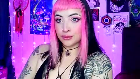 Snapshot of luna_ray420 chatting on March 1, 2025, 1:51 pm MISS LUNA  online show from March 1, 2025, 1:51 pm