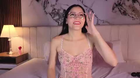 Snapshot of luna_star__18 chatting on July 7, 2026, 11:36 am A M M Y online show from July 7, 2026, 11:36 am