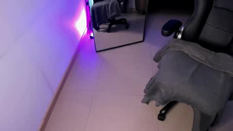 Snapshot of luna_tagliaferri chatting on April 25, 2026, 9:01 pm Luna online show from April 25, 2026, 9:01 pm