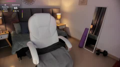 Snapshot of luna_tagliaferri chatting on May 29, 2026, 12:58 pm Luna online show from May 29, 2026, 12:58 pm