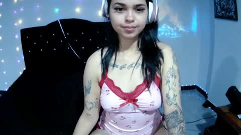 luna_velvet7 online show from May 24, 2026, 11:10 pm
