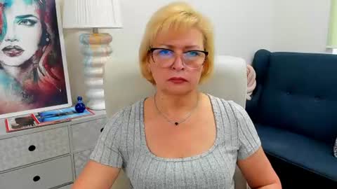 L u n a online show from June 17, 2026, 6:27 am