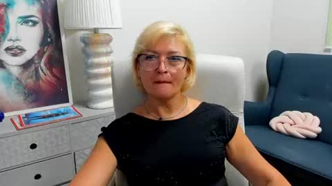 L u n a online show from July 7, 2026, 9:13 am